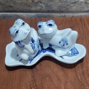 Vintage Lounging Frog Couple Blue White Floral Salt Pepper Shaker Set